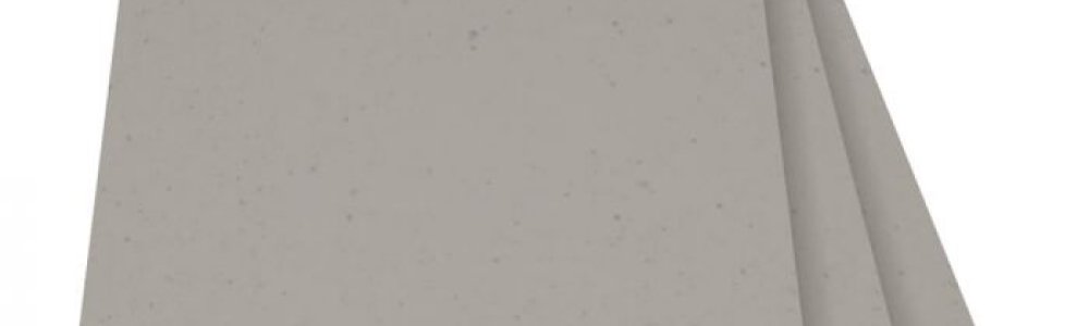 Sturdy heat-resistant panel for fireplace cladding